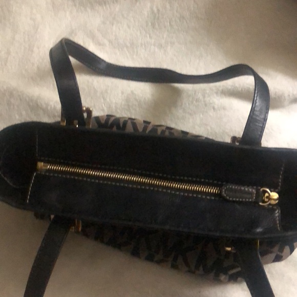 MICHAEL KORS SIGNATURE TOTE - Picture 8 of 9